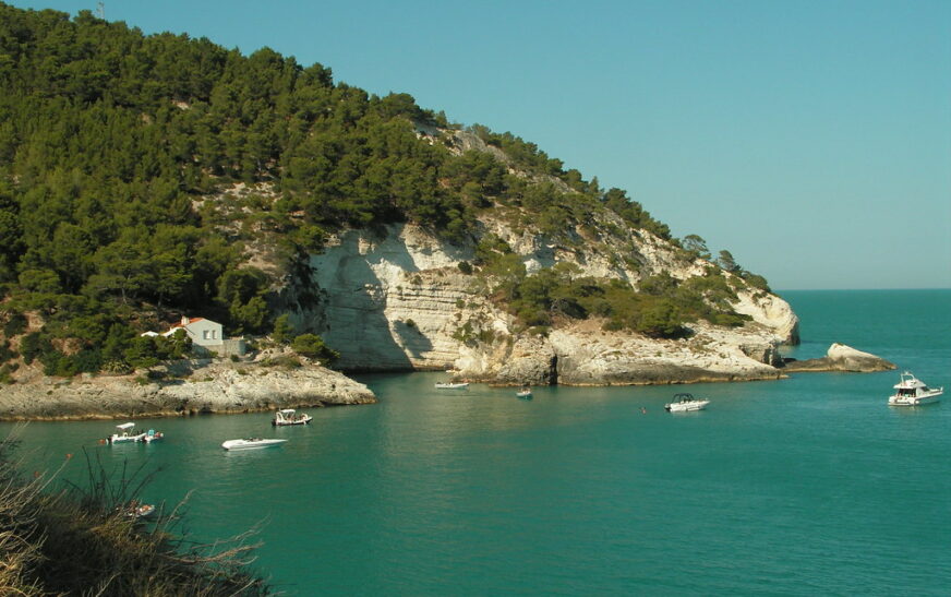 Alla scoperta delle meravigliose spiagge della Baia di Pugnochiuso